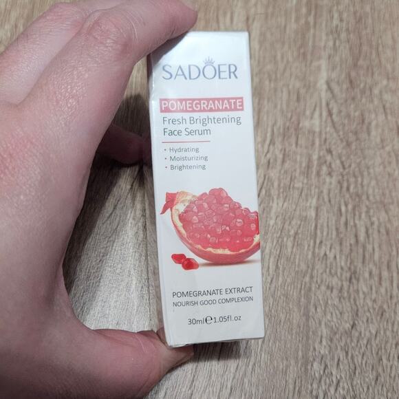 Sadoer Pomegranate Fresh Brightening Face Serum 30ml - Picture 1 of 3